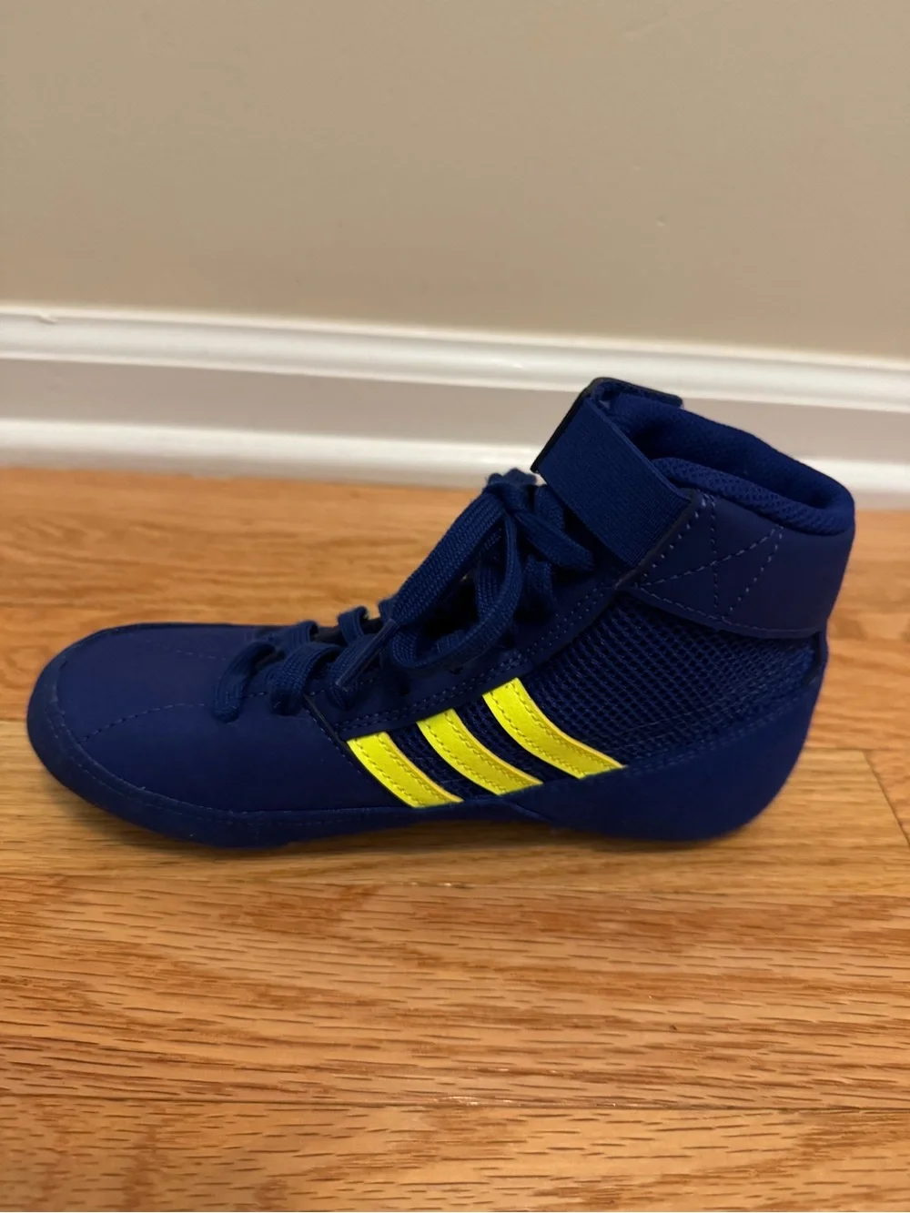 Adidas Kids HVC 2 wrestling shoes - size 2